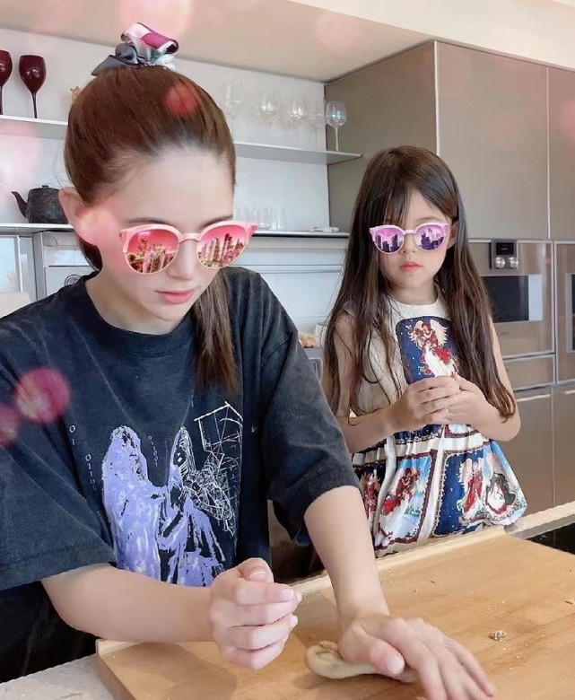 昆凌后悔没买675万钻石项链，透露6岁女儿会偷戴珠宝，自曝从不送周杰伦礼物