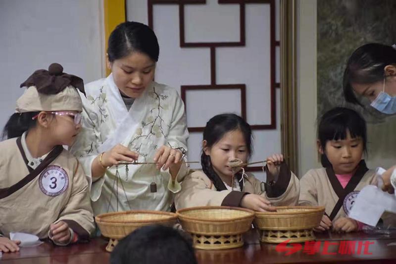 “播种杏林·我是小郎中”——锦溪小学2020级11班中医药文化传承亲子公益活动圆满举办