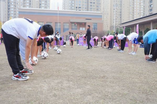 前国脚带队，中国足协“梦想中国”公益行走进武汉市第一聋哑学校