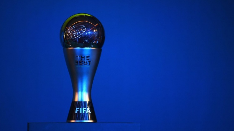 孔蒂赛后祝贺C罗成为新科FIF(FIFA年度最佳教练候选：孔蒂、弗里克、瓜帅、曼奇尼、图赫尔)