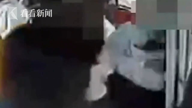 公交车惊现“色狼”袭胸 网友曝光疑犯提醒女性注意