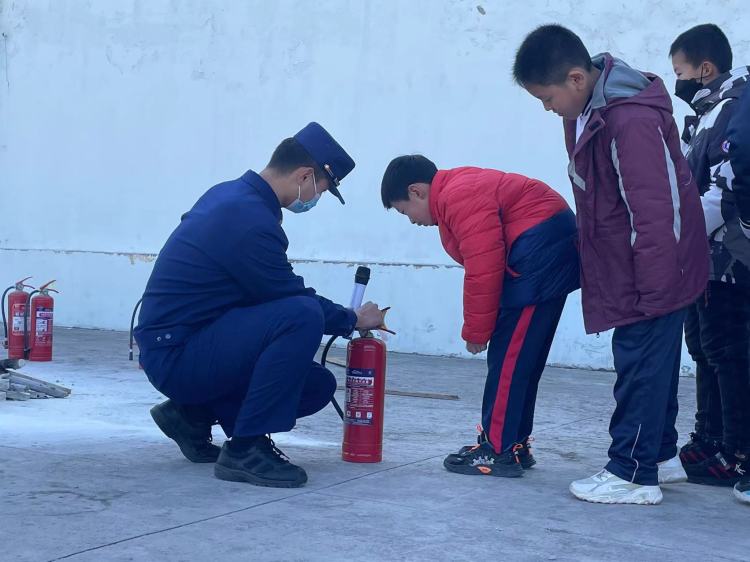 桓台县鱼龙中学举行消防安全疏散演练(图3)