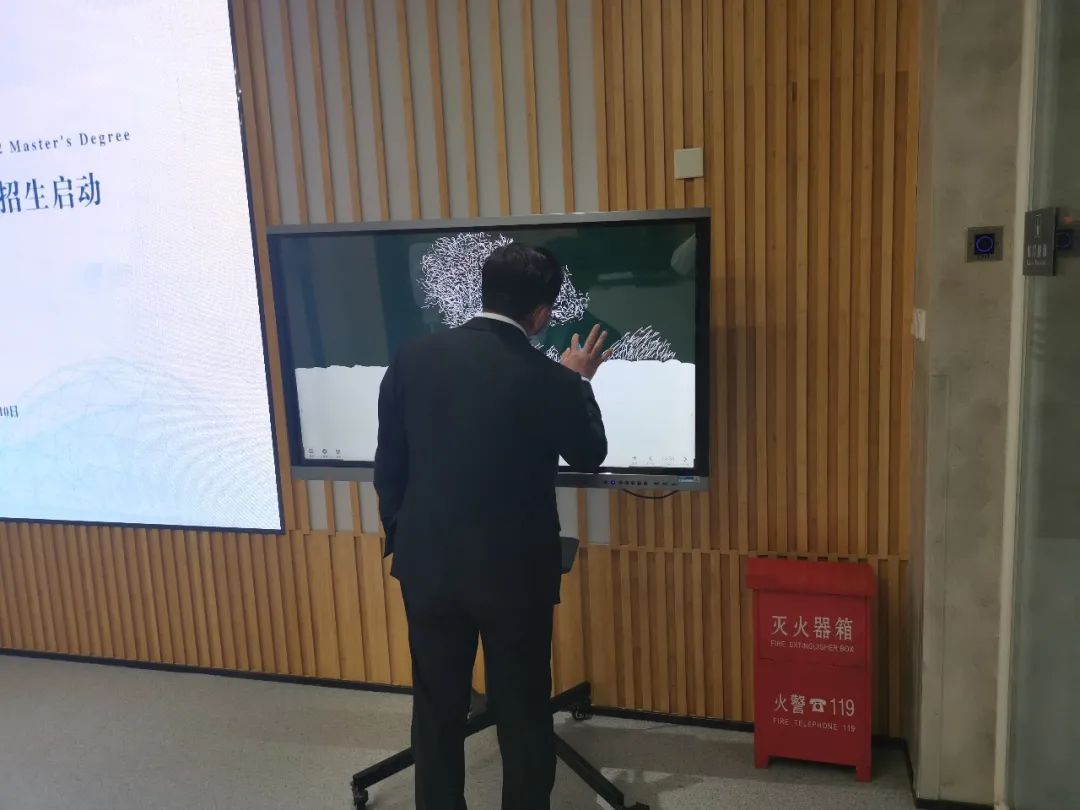 看完这条，我想去北大当保安……