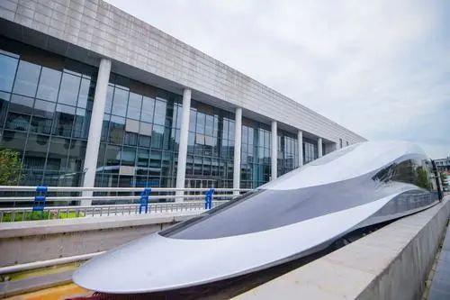 时速600+！世界首条！“成都造”让高铁浮起来飞起来～