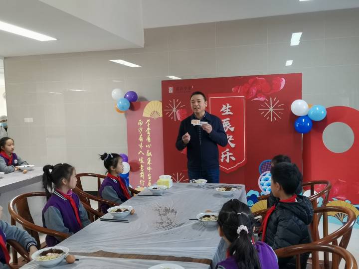 杭州市钱塘区河庄小学61位同学一起过生日(图3)