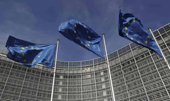 新变异株传染性或增强500%（多国叫停航班）