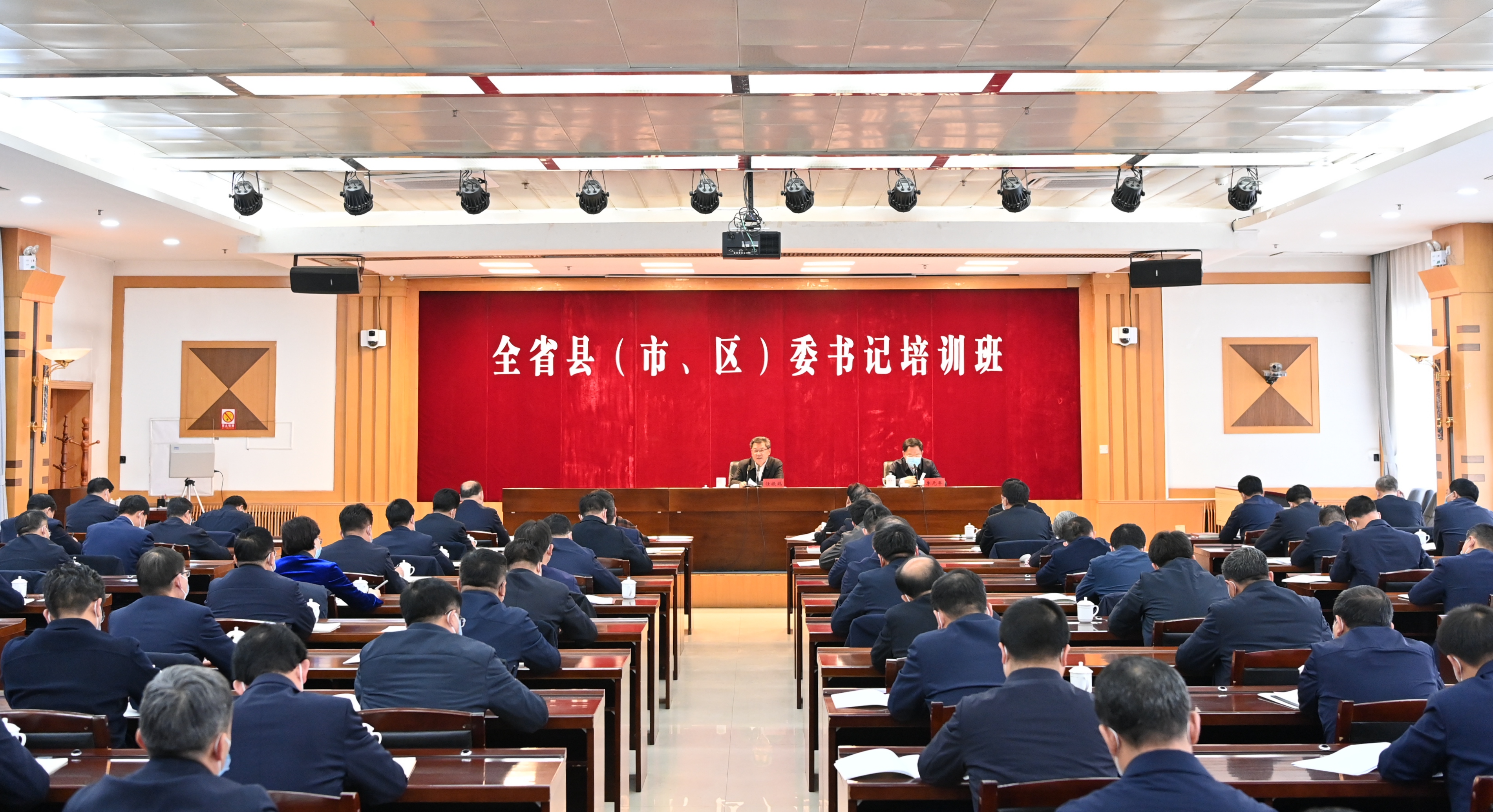 任振鹤在全省县（市、区）委书记培训班上作辅导报告