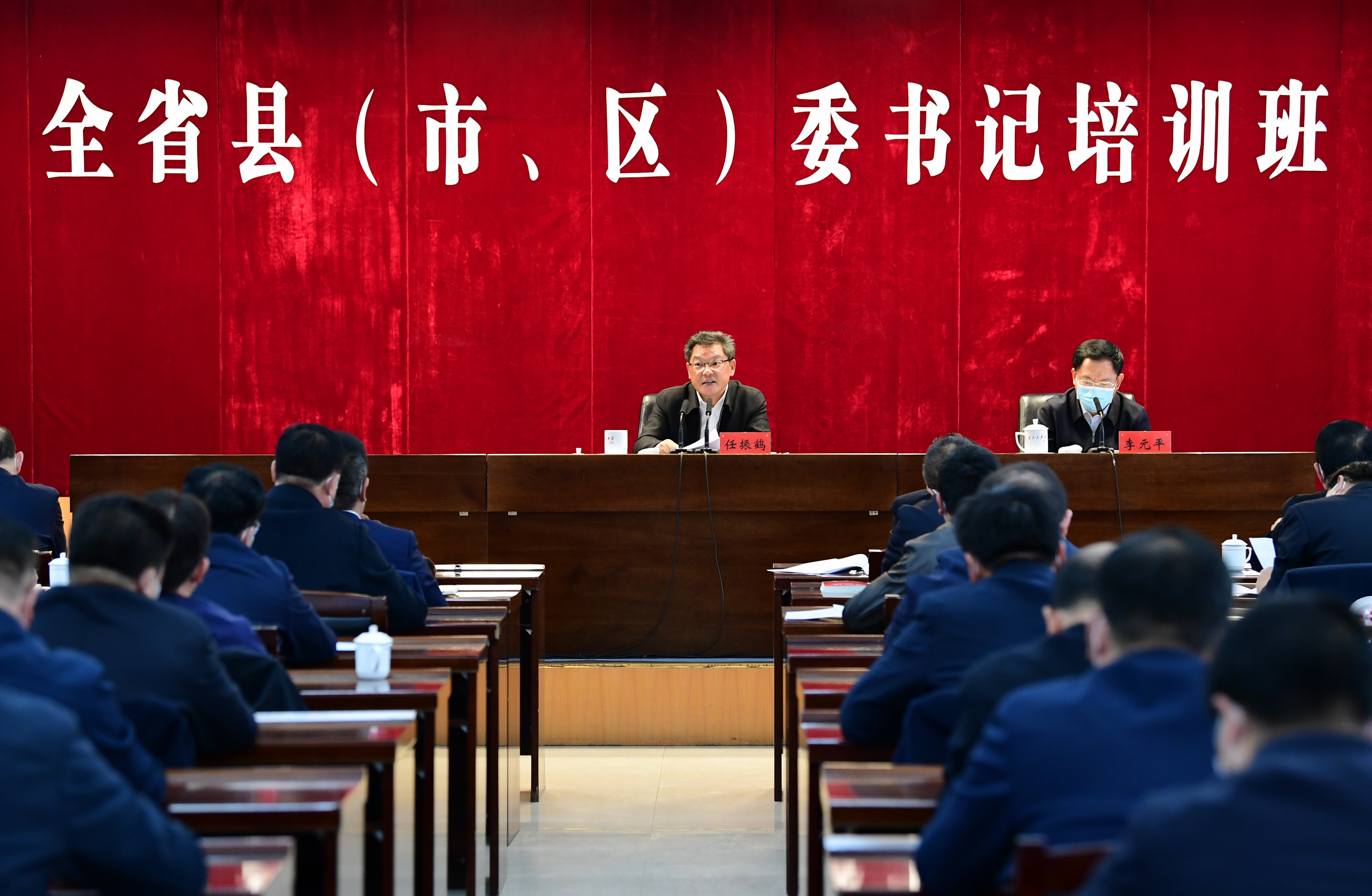 任振鹤在全省县（市、区）委书记培训班上作辅导报告