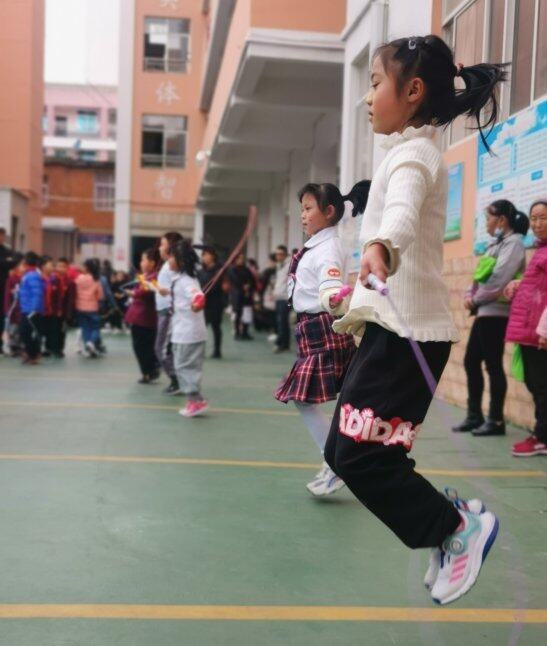 麒麟区城关小学“奔跑少年 童梦冬运”运动会(图4)