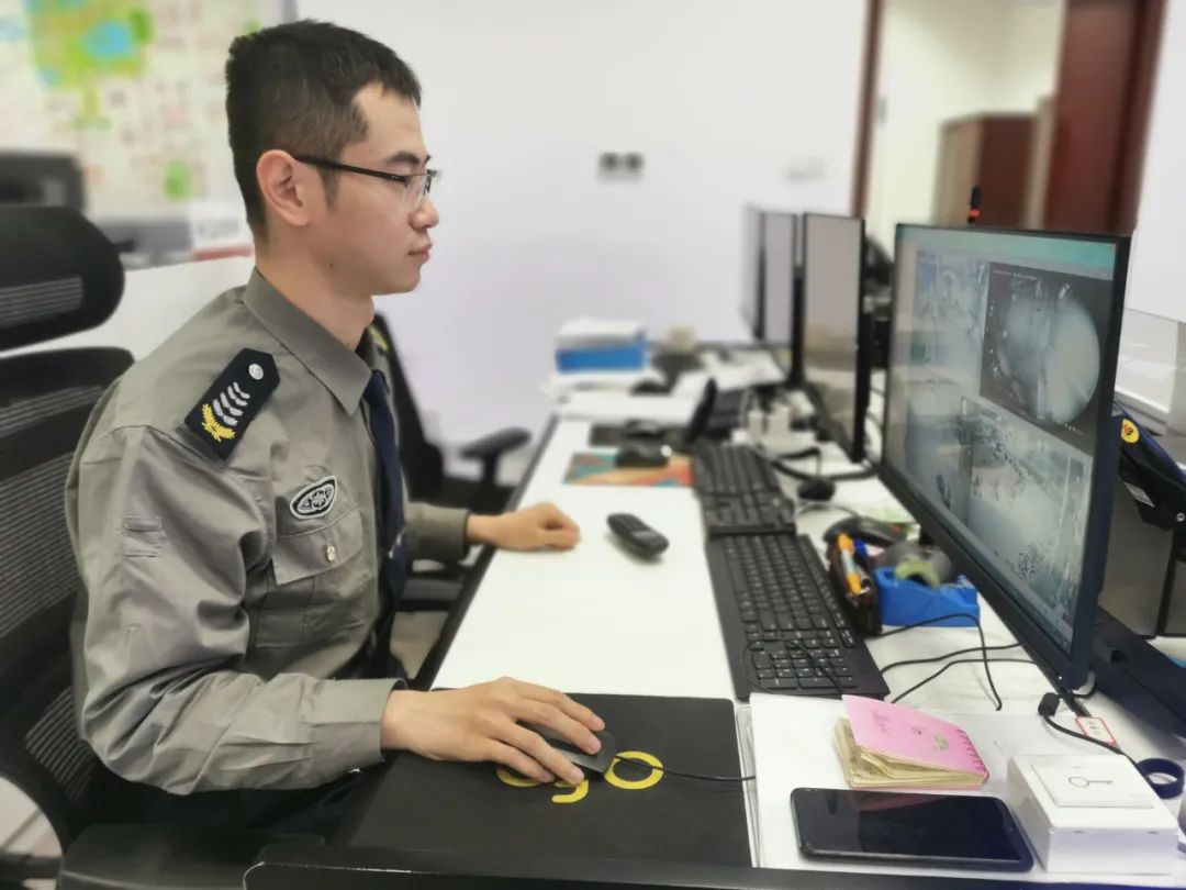 看完这条，我想去北大当保安……