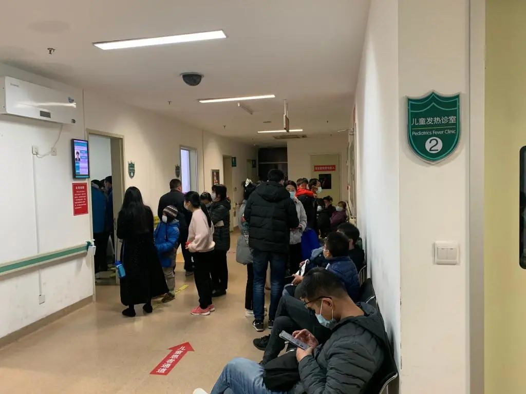 医院排队,