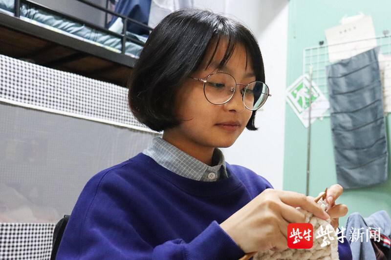 好暖！大雪节气，宿管阿姨收到神秘礼物——女生们亲手织的围巾