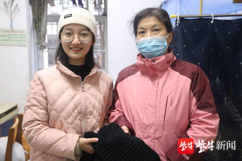 好暖！大雪节气，宿管阿姨收到神秘礼物——女生们亲手织的围巾