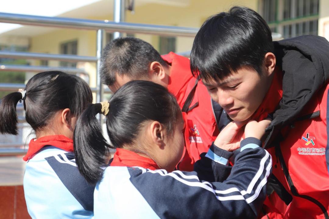 賀州市萬興小學的孩子們樂開了花(圖4) 賀州市萬興小學的孩子們樂開了花(圖4)