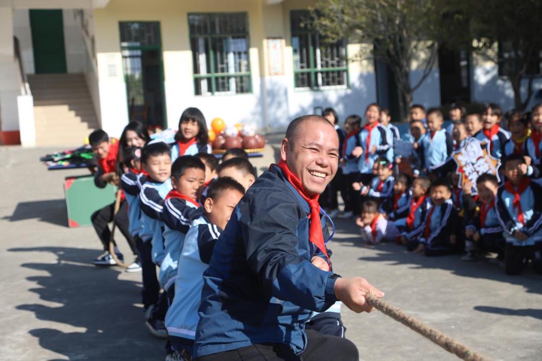 賀州市萬興小學的孩子們樂開了花(圖5) 賀州市萬興小學的孩子們樂開了花(圖5)