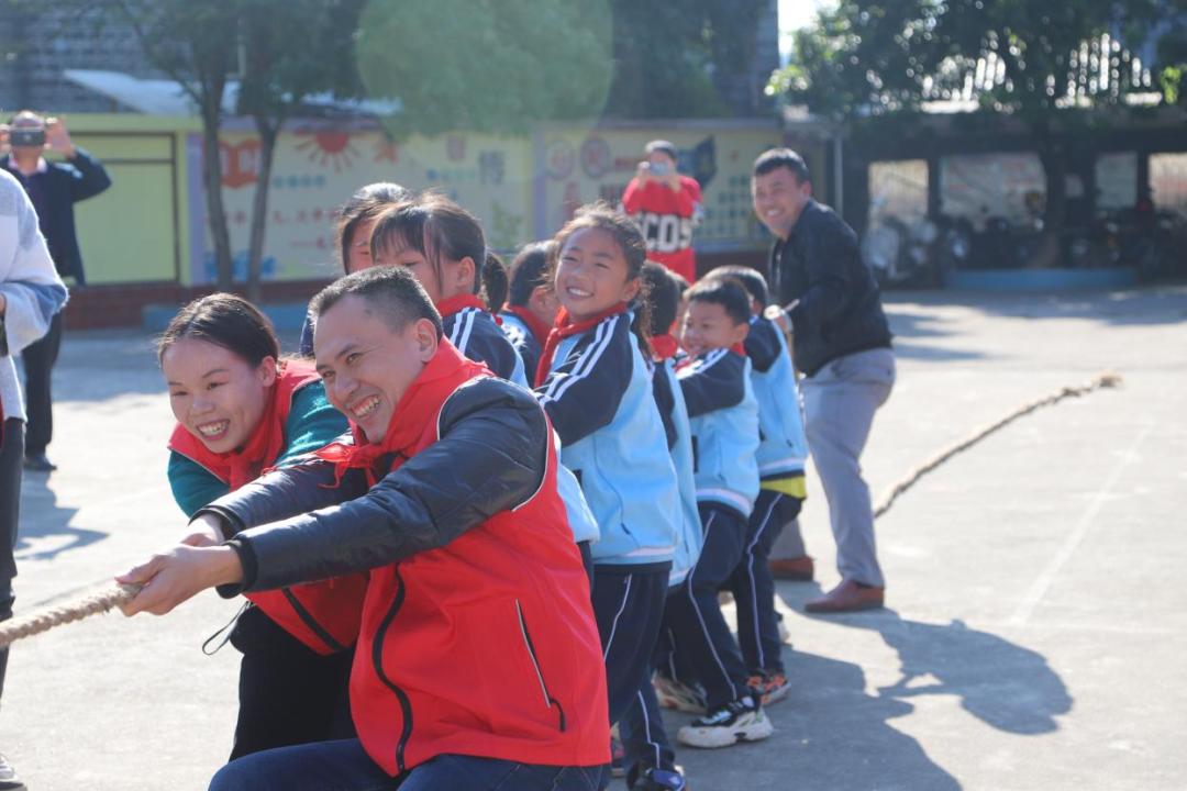 賀州市萬興小學的孩子們樂開了花(圖6) 賀州市萬興小學的孩子們樂開了花(圖6)