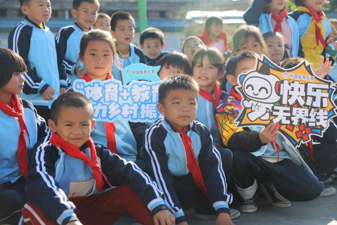 賀州市萬興小學的孩子們樂開了花(圖7) 賀州市萬興小學的孩子們樂開了花(圖7)