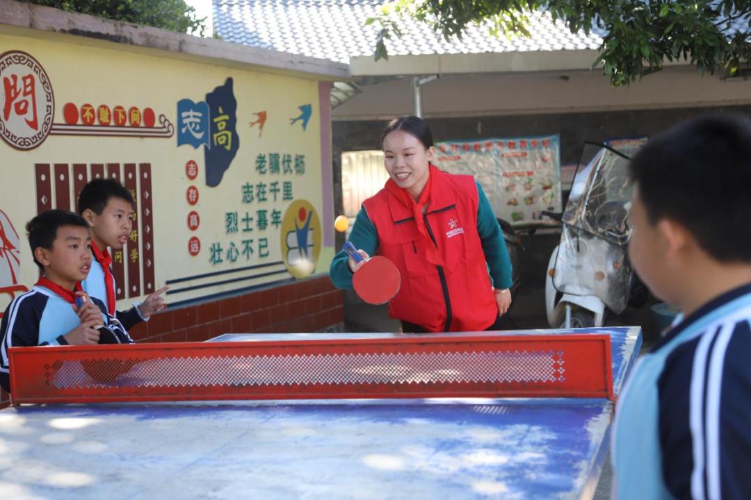 賀州市萬興小學的孩子們樂開了花(圖10) 賀州市萬興小學的孩子們樂開了花(圖10)