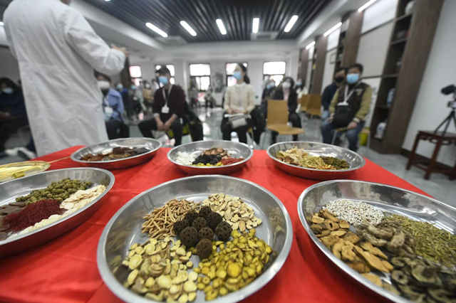 与膏方零距离“接触”！市民点赞：为中医药文化博大精深，更为这份传承的心