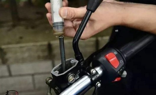刚买的电动车续航狂跌？冬季电动车必须这样保养
