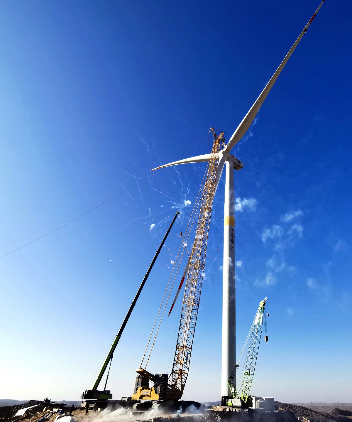 中国一冶提前完成中卫风电项目14台百米风机吊装