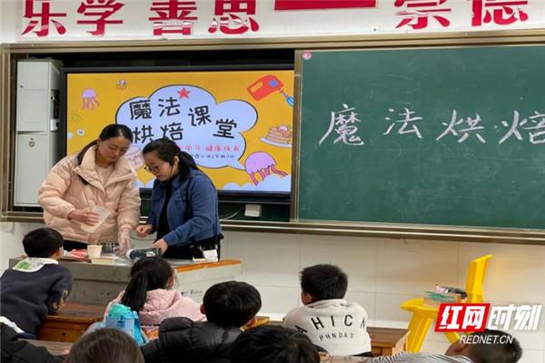 開福區(qū)金鷹小學(xué)開展家長進課堂活動(圖1) 開福區(qū)金鷹小學(xué)開展家長進課堂活動(圖1)