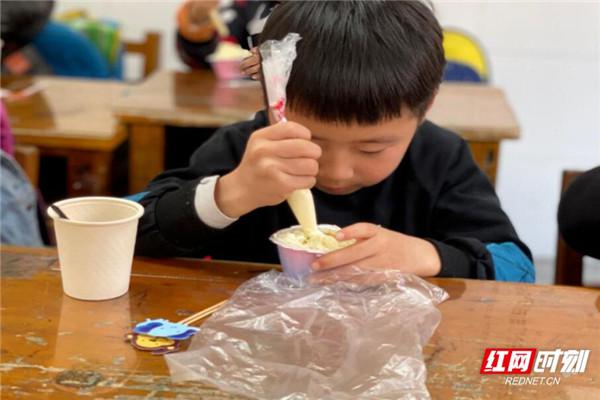 開福區(qū)金鷹小學(xué)開展家長進課堂活動(圖2) 開福區(qū)金鷹小學(xué)開展家長進課堂活動(圖2)