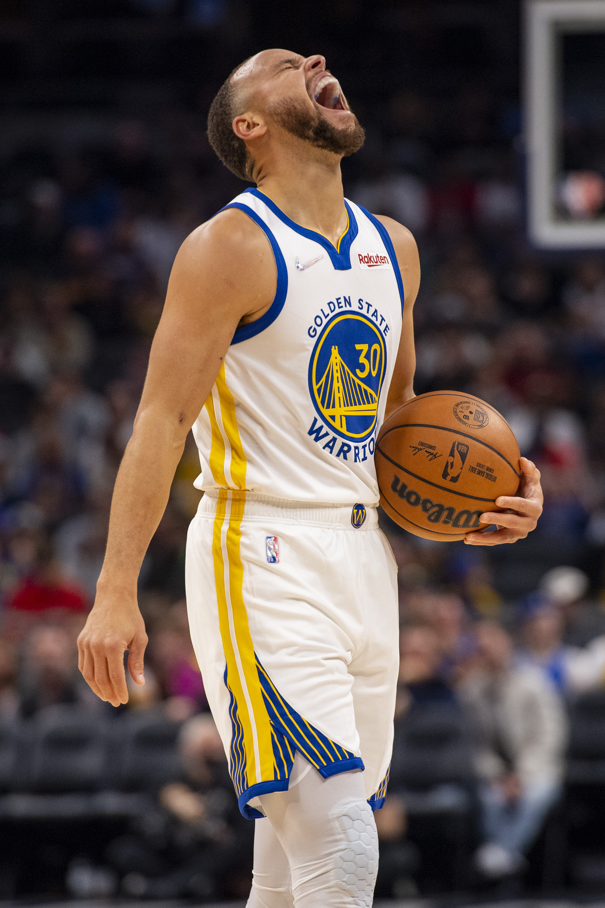 nba有哪些三分王(2974个三分！库里超越雷·阿伦，加冕NBA历史三分王)