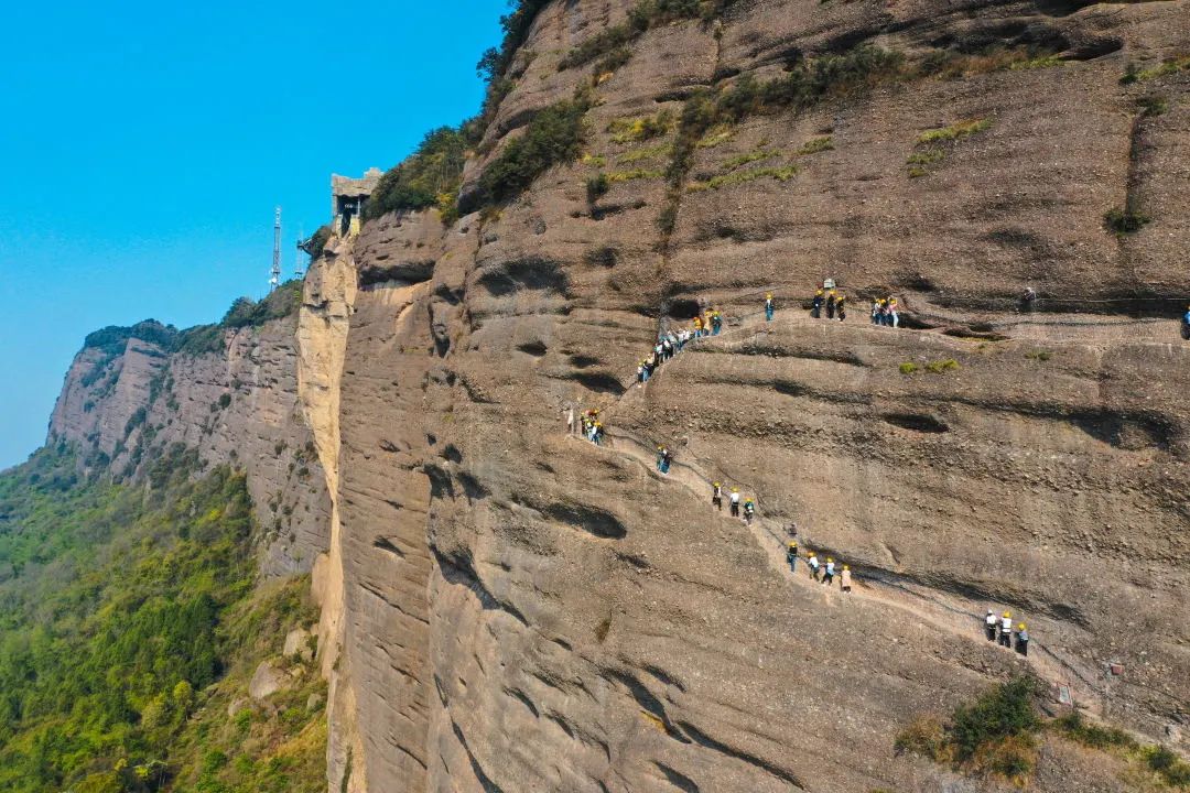 花开天府 安逸四川｜游蜀道登雄关，春意渐浓访剑阁