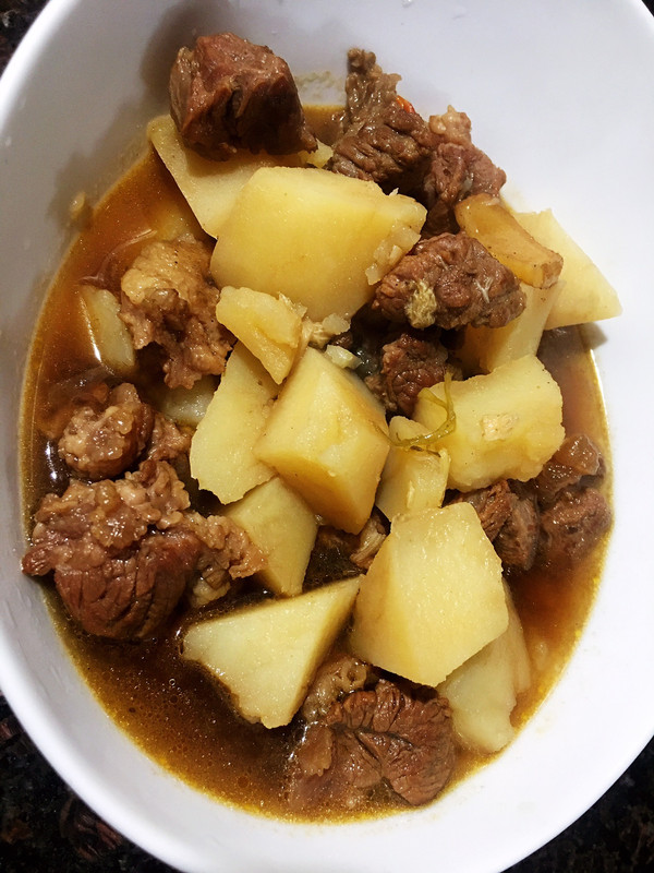 牛肉燉土豆,