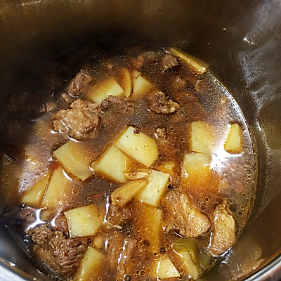 牛肉燉土豆,