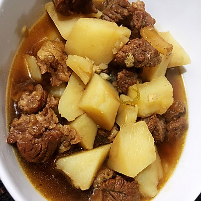 牛肉燉土豆,