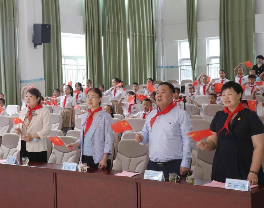 濟(jì)南高新區(qū)漢峪小學(xué)讓黨史教育走“新”更走心(圖2) 濟(jì)南高新區(qū)漢峪小學(xué)讓黨史教育走“新”更走心(圖2)