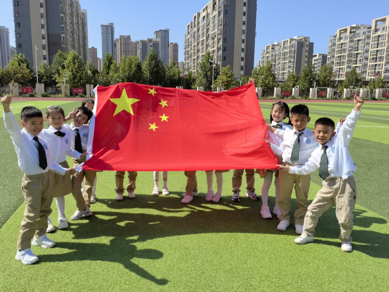 濟(jì)南高新區(qū)漢峪小學(xué)讓黨史教育走“新”更走心(圖1) 濟(jì)南高新區(qū)漢峪小學(xué)讓黨史教育走“新”更走心(圖1)