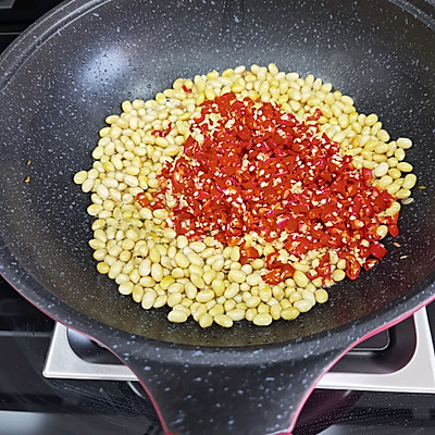 自制黄豆酱的家常做法（可口好上手的黄豆酱自制教程）