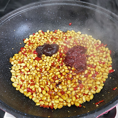 自制黄豆酱的家常做法（可口好上手的黄豆酱自制教程）