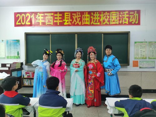 西豐縣東方紅小學(xué)南校區(qū)戲曲進(jìn)校園活動(圖4) 西豐縣東方紅小學(xué)南校區(qū)戲曲進(jìn)校園活動(圖4)