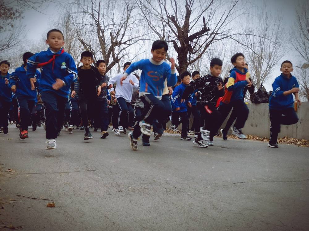 广饶县大王镇中心小学举行冬季越野赛(图3)