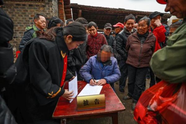 老人诉请子女每月赡养费300元，法官“破防”后发出灵魂拷问