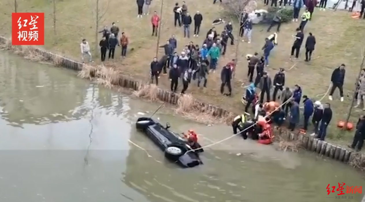 ����������˹��׹������һ�� Ů���ں������ҵ� ��Ԯ��Ա���ҵ�ʱ��ʻ�Һ͸��ݶ����� �������¹ʱ��嵽����