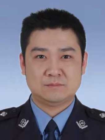 铁肩担重任热血铸忠诚