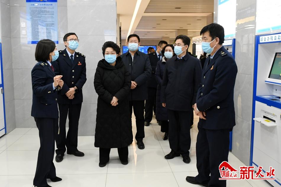 张永霞走访慰问财税金融系统时强调