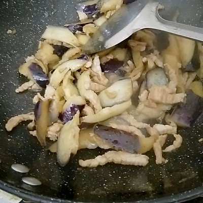 肉炒茄子怎么做好吃(好吃的爆炸的茄子炒肉丝)