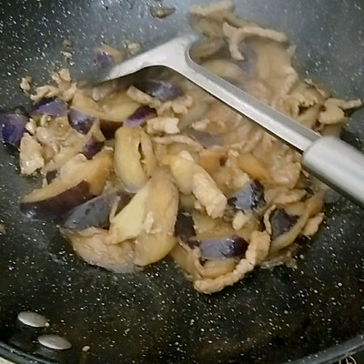 肉炒茄子怎么做好吃(好吃的爆炸的茄子炒肉丝)
