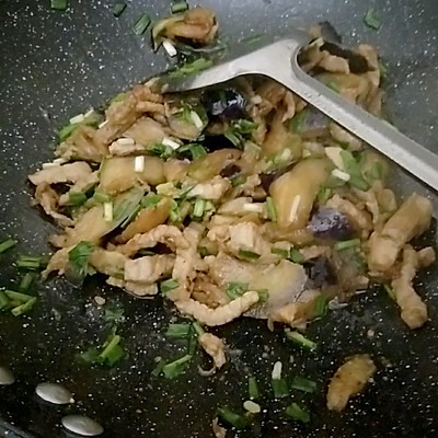 肉炒茄子怎么做好吃(好吃的爆炸的茄子炒肉丝)