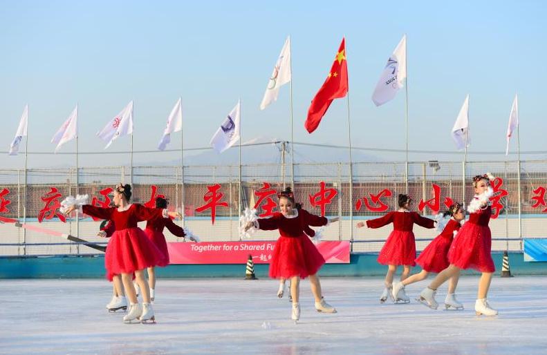 延庆区太平庄中心小学164位学生人人会滑冰(图2)