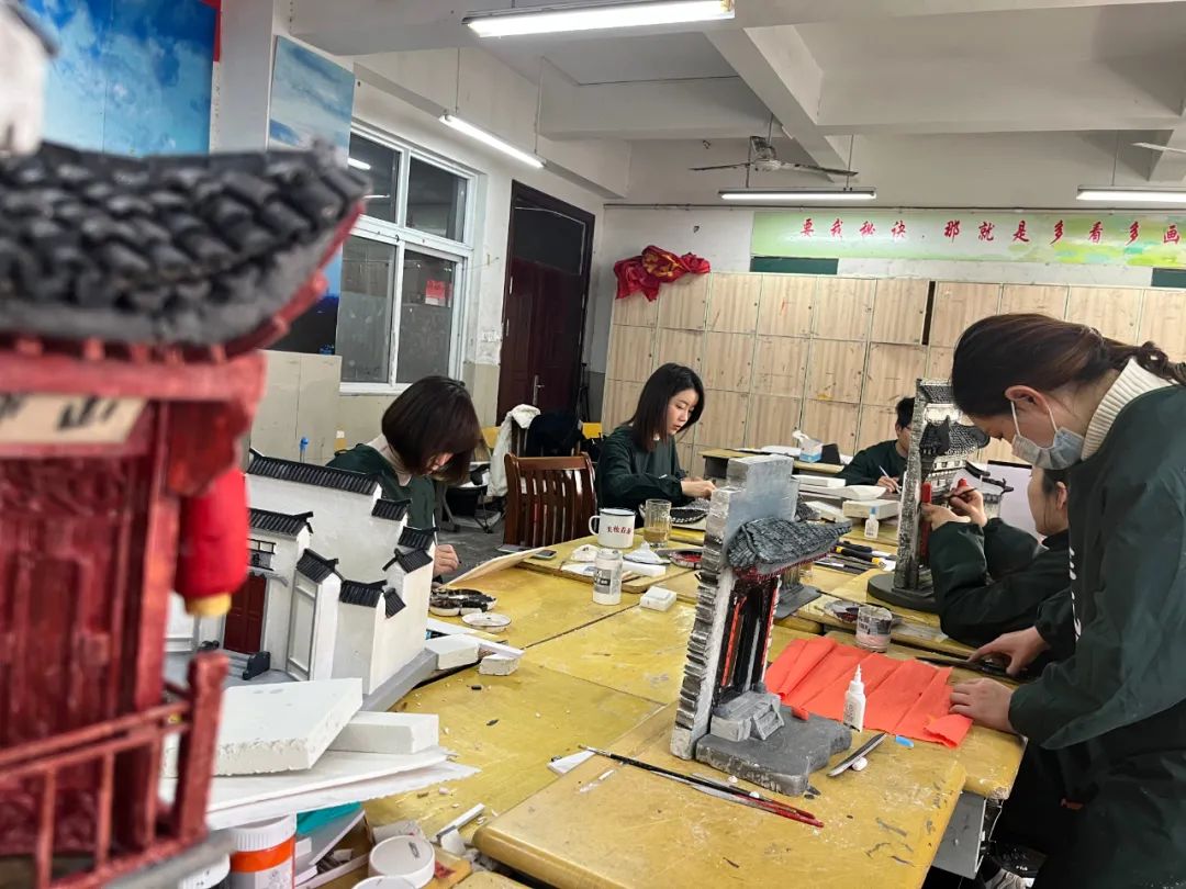 惊艳！六安这所学校教室内藏着一座座“徽派建筑群”