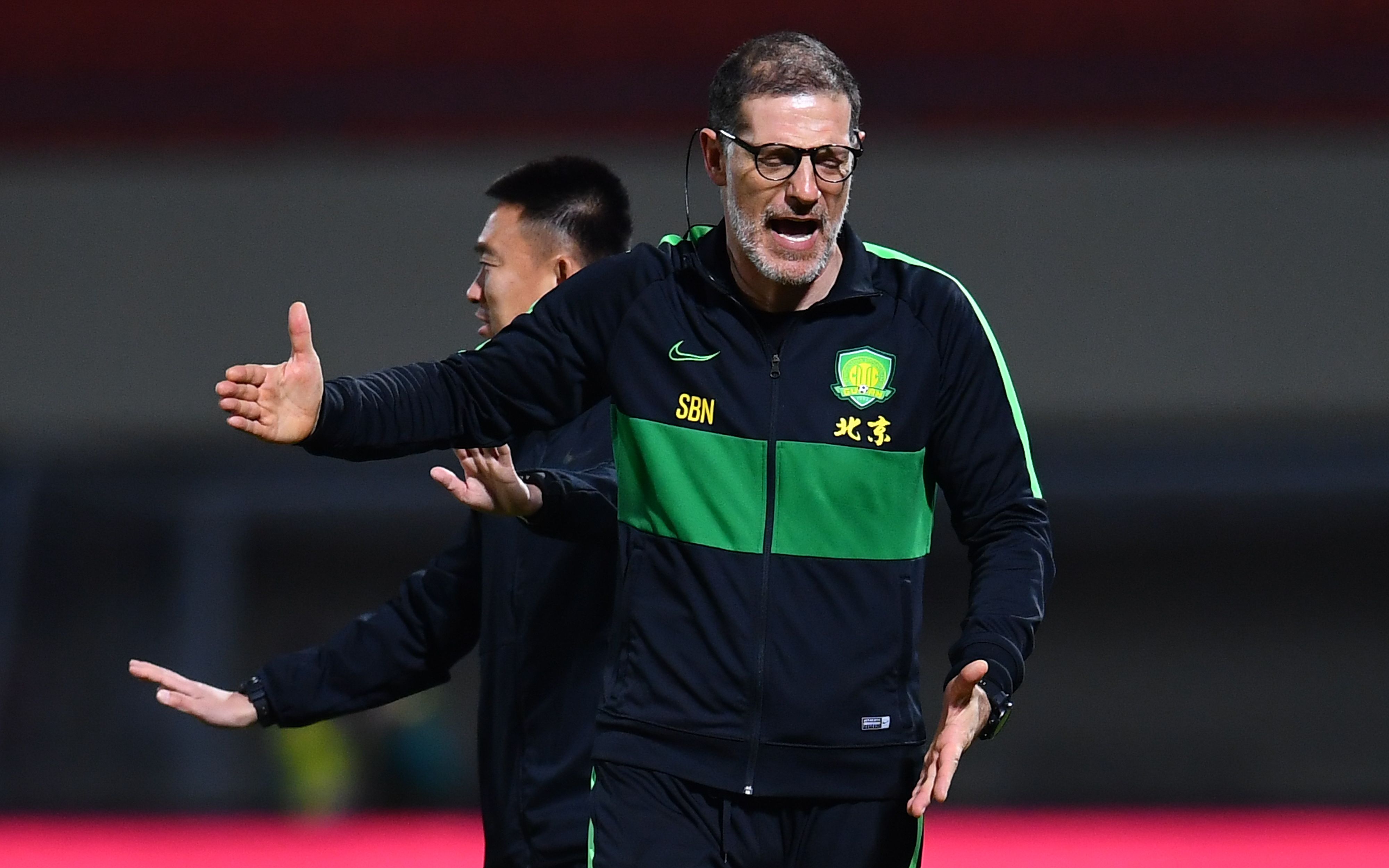 “摇滚主帅”挥别中超，北京国安与比利奇提前解约