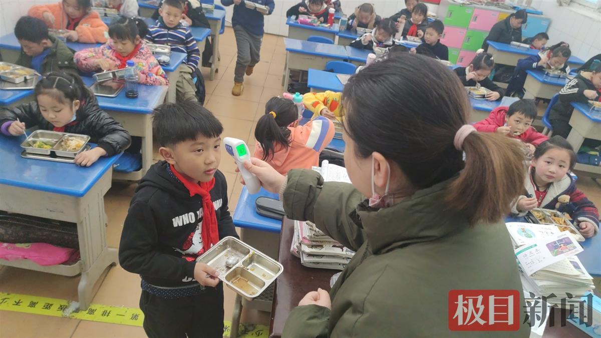 武汉市东湖风景区东湖小学人人争当“光盘侠”(图4)