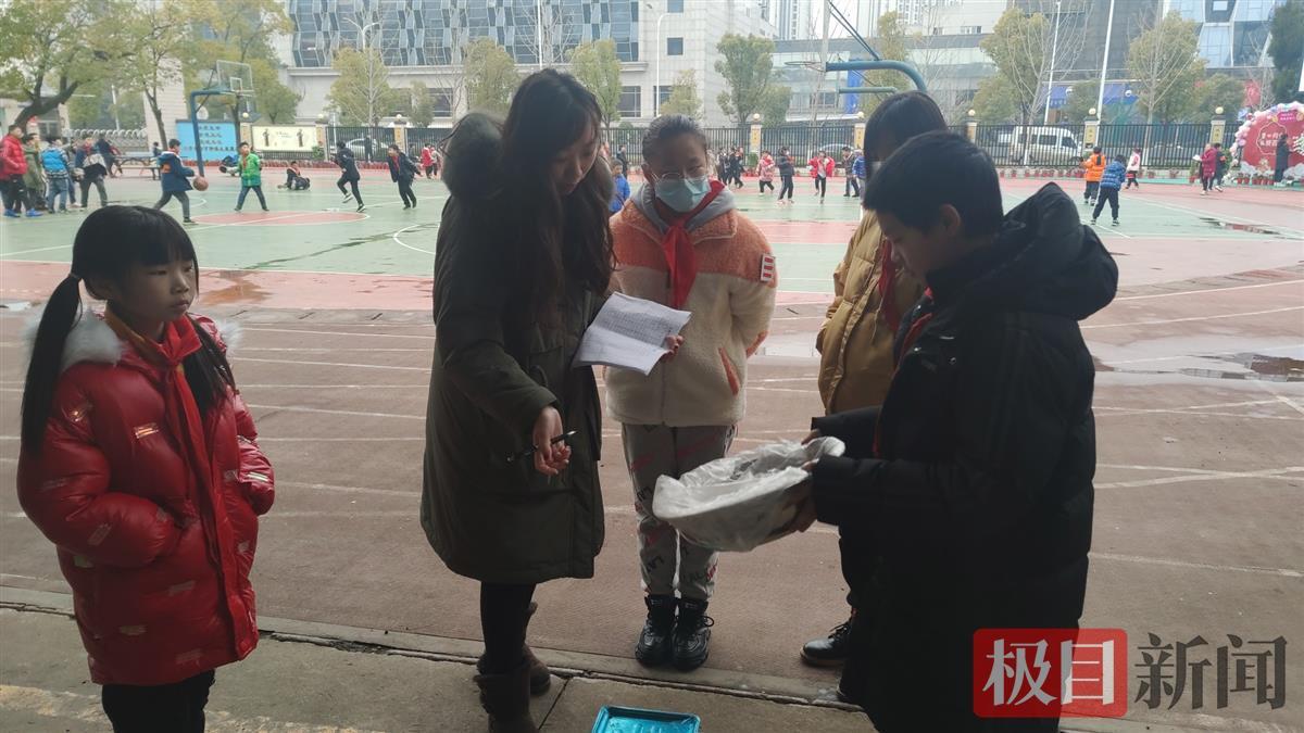 武汉市东湖风景区东湖小学人人争当“光盘侠”(图5)